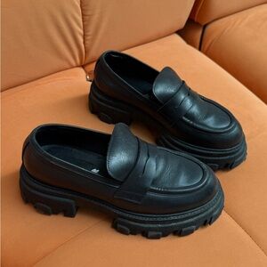 L'INTERVALLE Black Chunky Leather Loafers